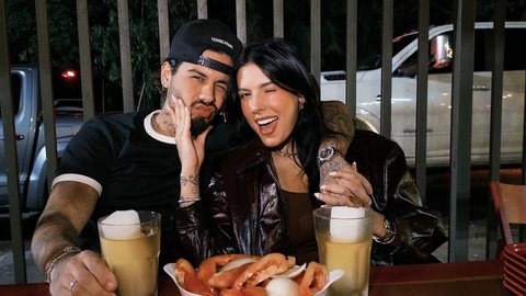 Casal assumiu o relacionamento em outubro - Imagem: Reprodução / Instagram / @zefelipe