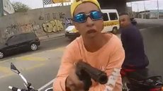 Caso de assalto na Zona Leste registrado por vítima - Imagem: Reprodução / LiveLeak