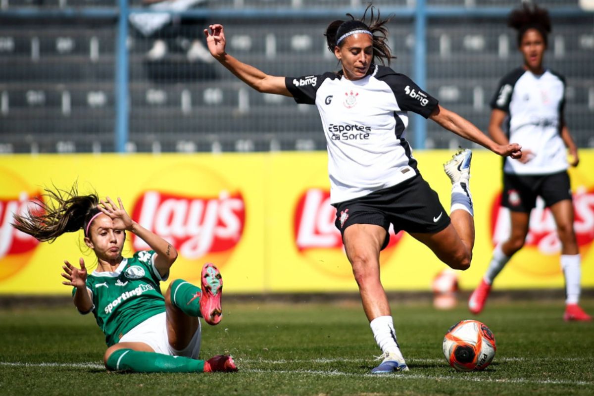 Palmeiras busca seu primeiro título na Supercopa feminina, enquanto Corinthians defende o troféu conquistado
