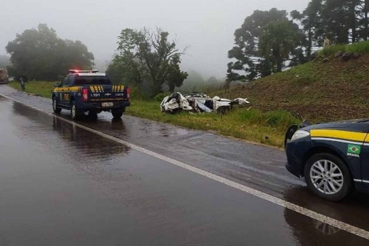 Mulher de ex-lateral do Grêmio morre em acidente em rodovia. Imagem: reprodução/Twitter @MarcosRFeijo