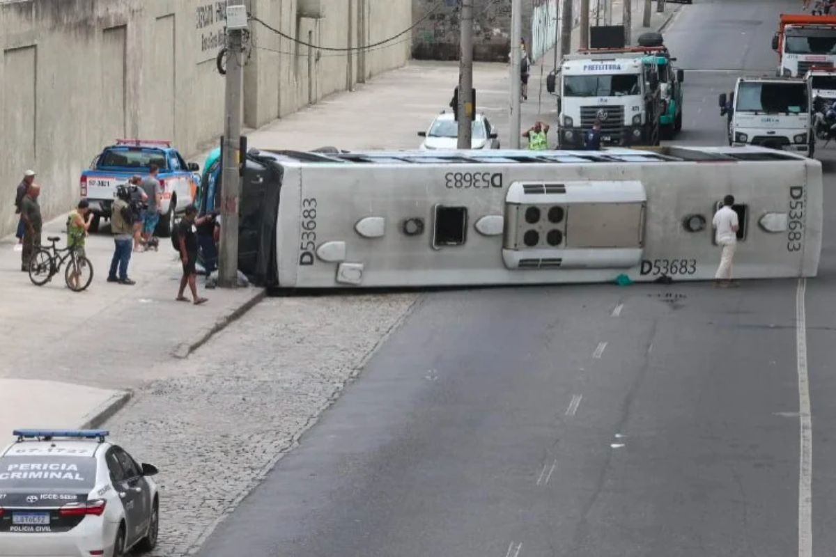 acidente-onibus-avenida-brasil