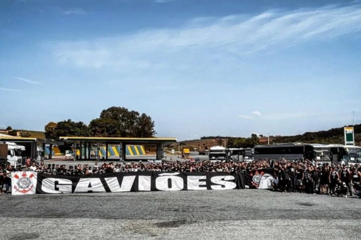 Ônibus com torcedores do Corinthians sofre acidente e deixa 7 mortos