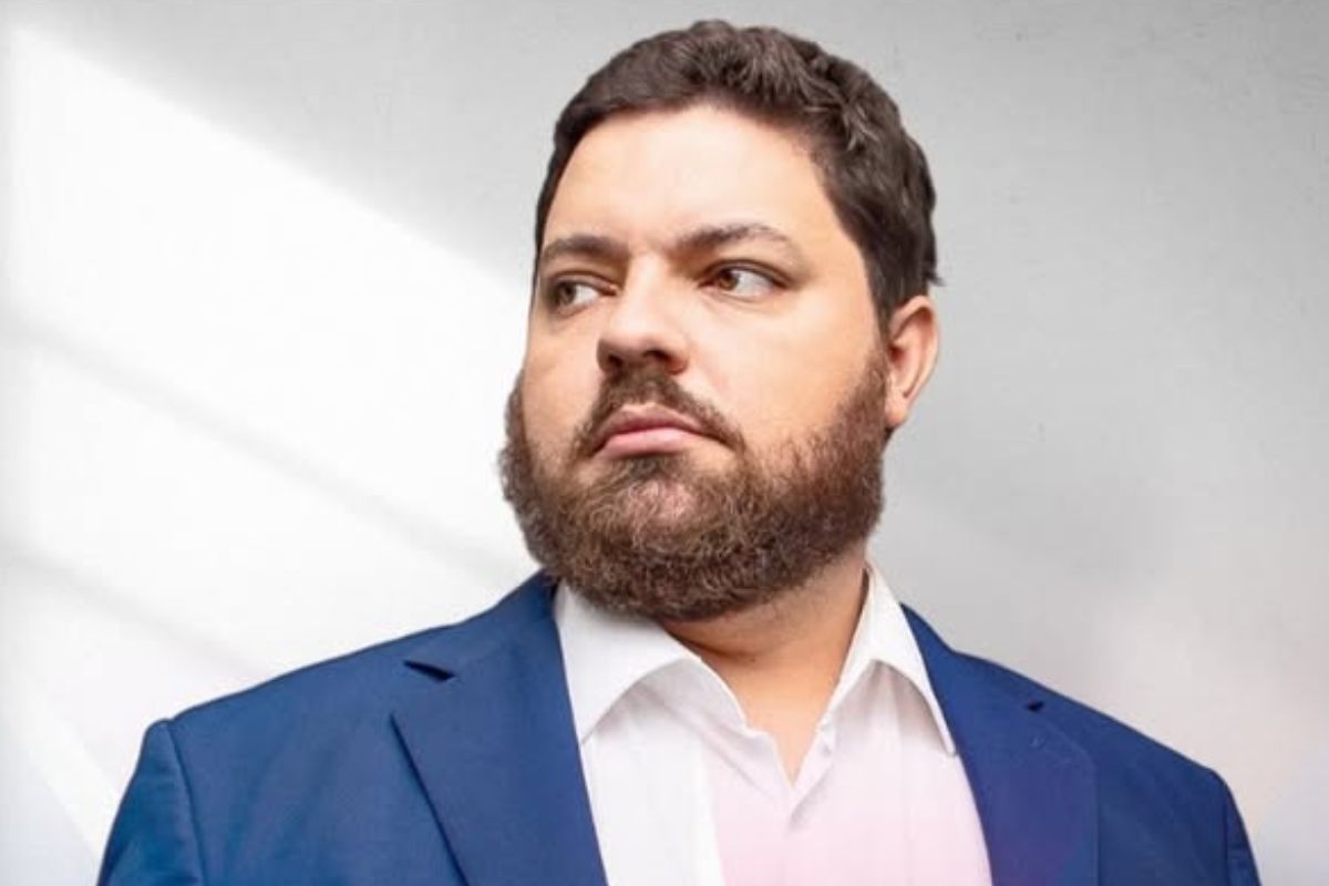 O advogado Rodrigo Mondego, que representa a adolescente vítima de estupro coletivo em Copacabana - Imagem: Reprodução / Redes Sociais