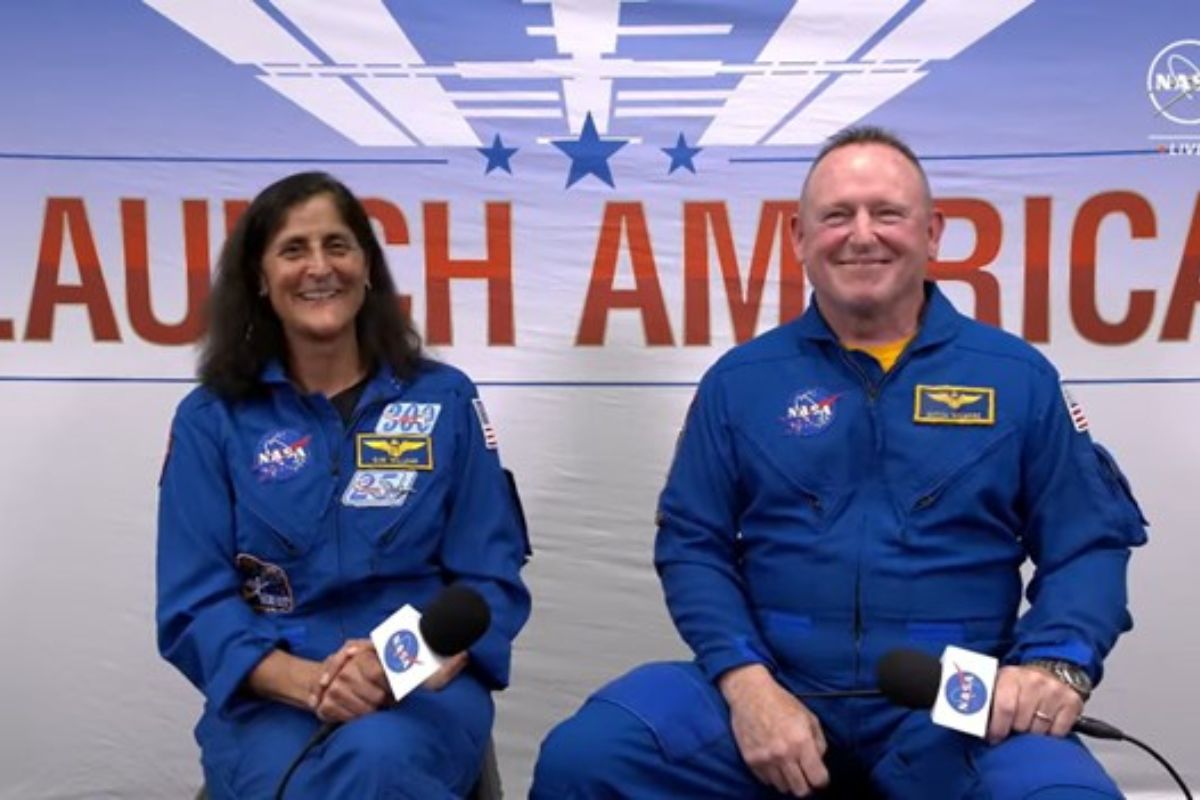 Astronautas, Suni e Butchem uma colativa de imprensa