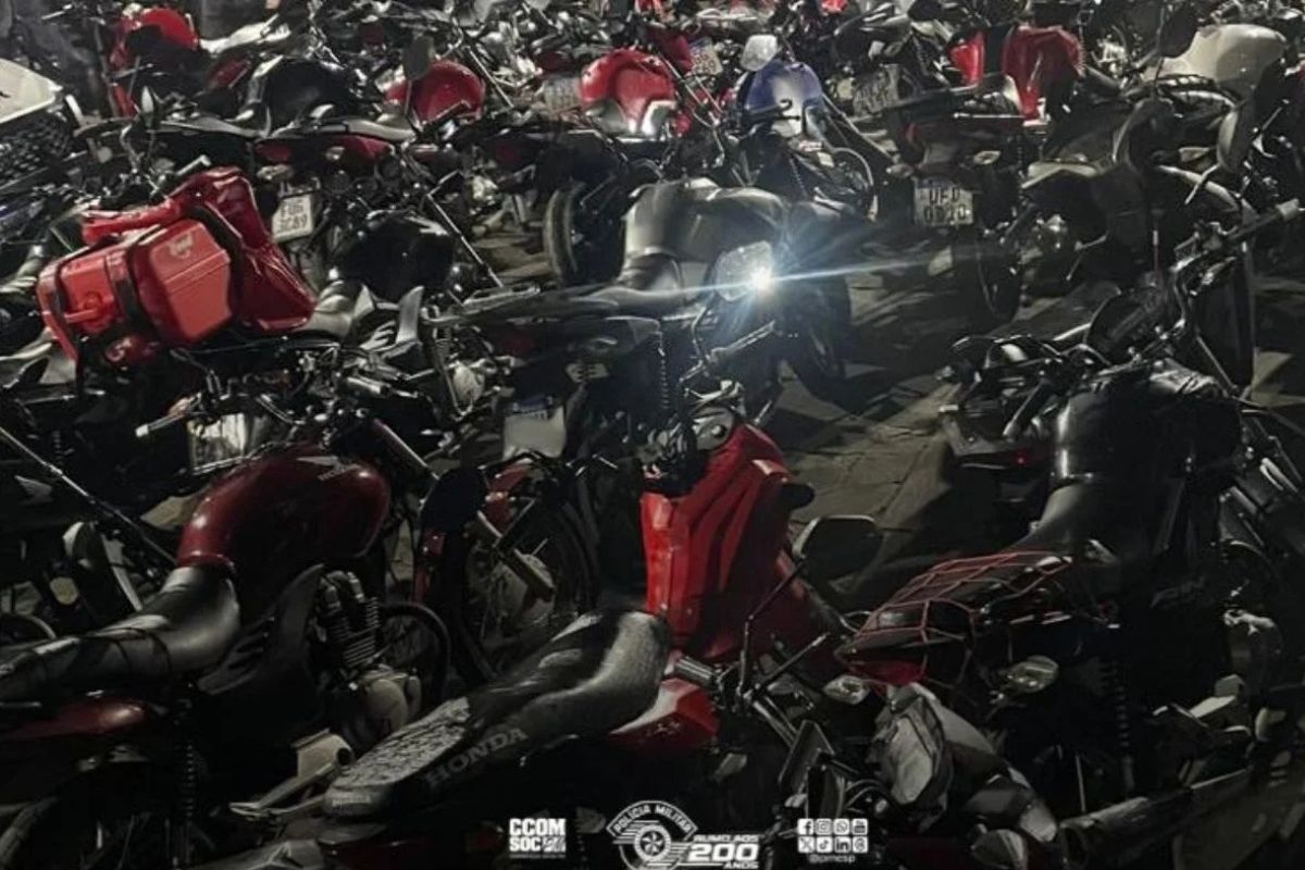 Durante a operação 'Paz e Proteção', a PM apreendeu motocicletas irregulares e recuperou veículos roubados, além de aplicar multa