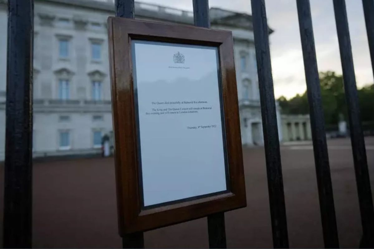 Comunicado sobre a morte da rainha Elizabeth II, palácio de Buckingham (Imagem: Reprodução)