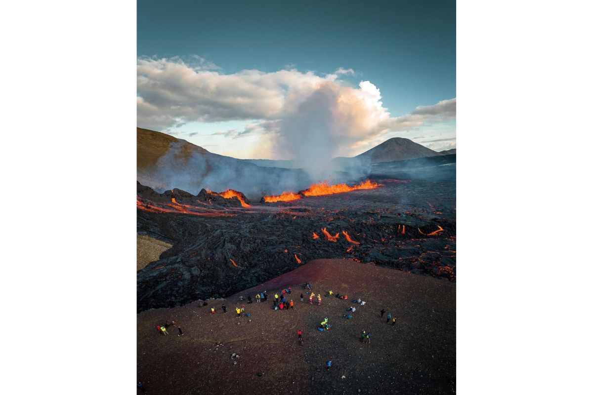 Erupção de vulcão na Islândia vira atração turística; veja o vídeo