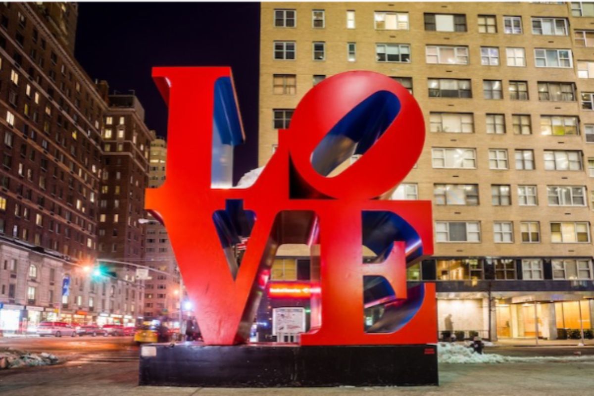 Love, de Robert Indiana. O amor como travessia heroica no tumulto da vida moderna