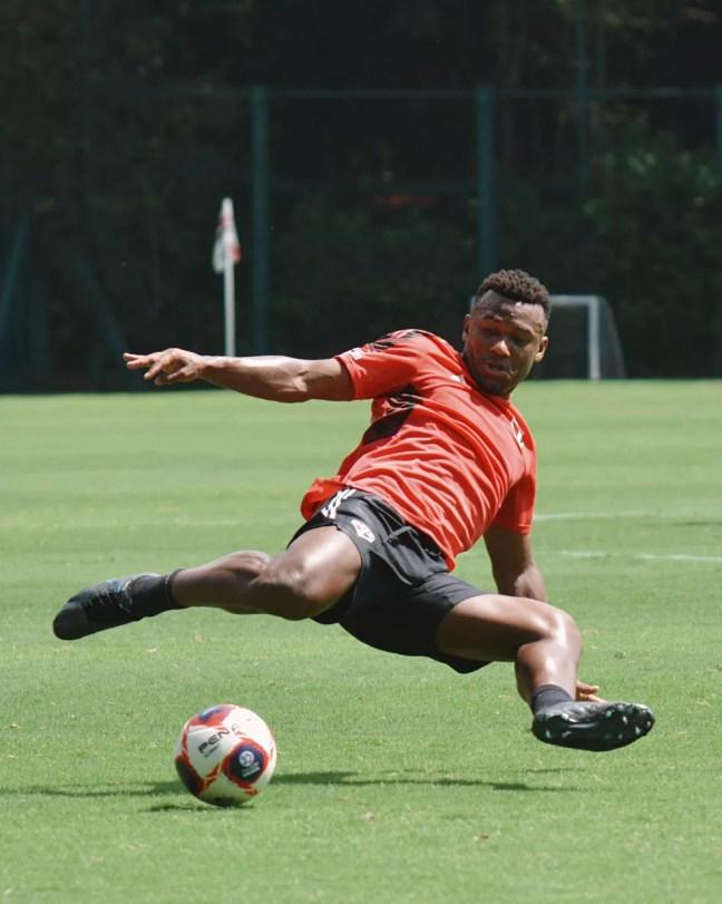 Luan em treino do São Paulo — Foto: Erico Leonan / saopaulofc.net
