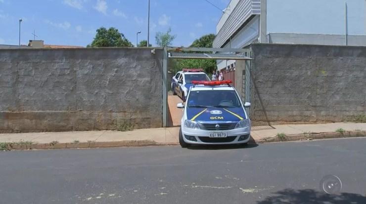 Juizado e guarda municipal visitou escolas de Rio Preto (Foto: Reprodução/TV TEM)