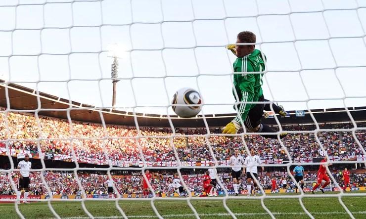 Inglaterra foi derrotada por 4 a 1 pela Alemanha na Copa do Mundo de 2010 — Foto: AFP