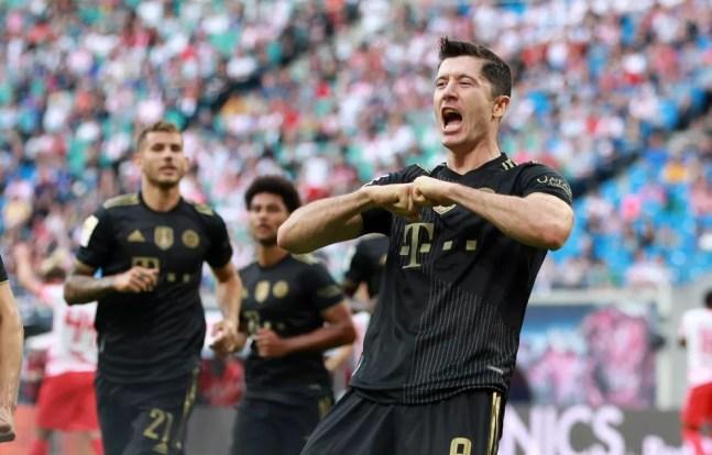 Lewandowski celebra gol do Bayern sobre o Leipzig — Foto: REUTERS