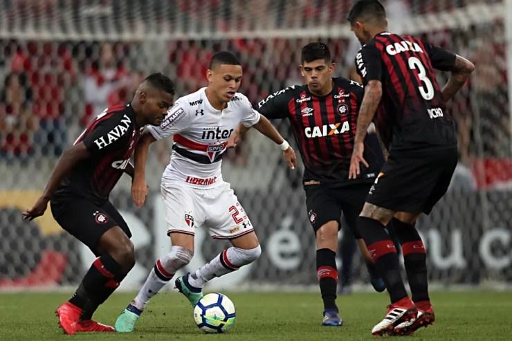 São Paulo tem pagamento pendente por Marcos Guilherme, que dificilmente ficará no clube após junho (Foto: Albari Rosa/Gazeta do Povo)