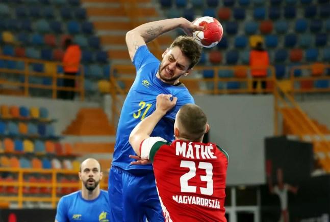 Haniel Langaro foi o artilheiro do jogo entre Brasil e Hungria pelo Mundial de handebol — Foto: REUTERS/Khaled Elfiqi