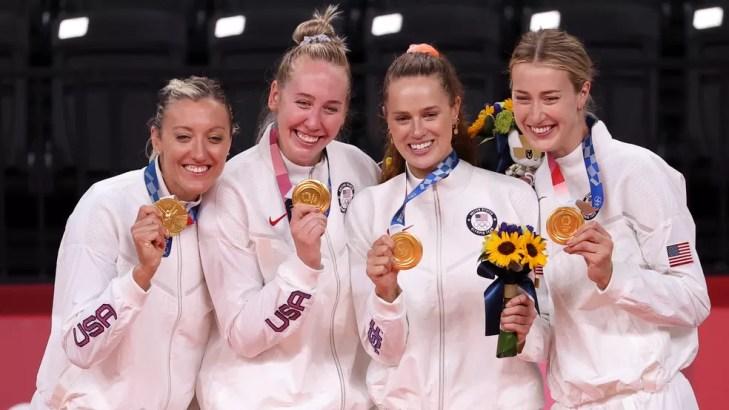 Jogadoras americanas comemoram o ouro no vôlei feminino — Foto: REUTERS/Ivan Alvarado