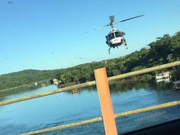 Helicóptero Águia da Polícia Militar ajuda nas buscas pelos fugitivos (Foto: NotÍcias Noroeste )