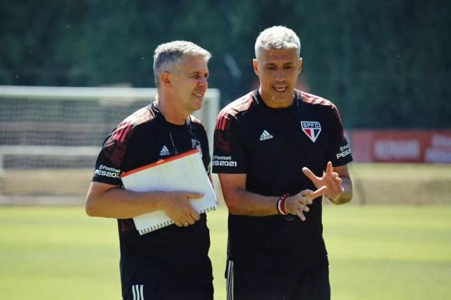Alejandro Kohan e Hernán Crespo em treino do São Paulo — Foto: Divulgação 