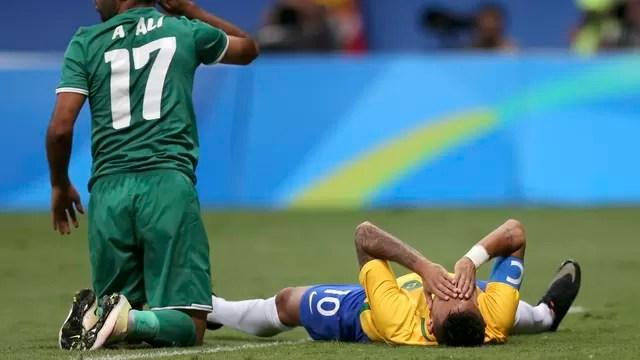 Apagado, Neymar ouve gritos de “Marta”, e seleção empata com Iraque
