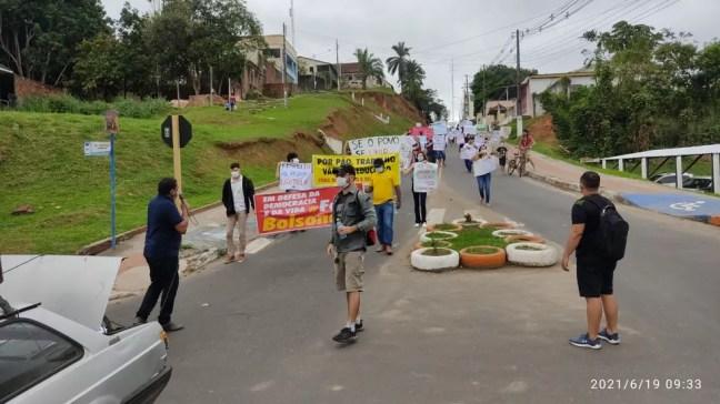 Protesto contra Bolsonaro e a favor da vacina em Cruzeiro do Sul — Foto: Glédisson Albano/Arquivo pessoal