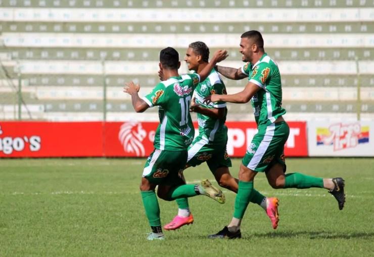 Jogadores do Rio Preto comemoram gol na vitória sobre o Capivariano pela Série A3 — Foto: Muller Merlotto Silva/Rio Preto EC