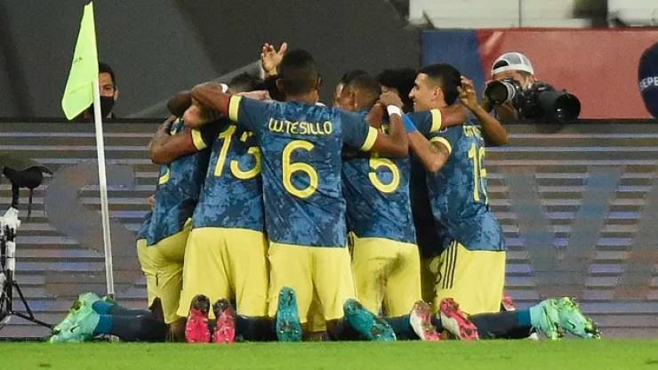 Colômbia marcou um golaço no primeiro tempo