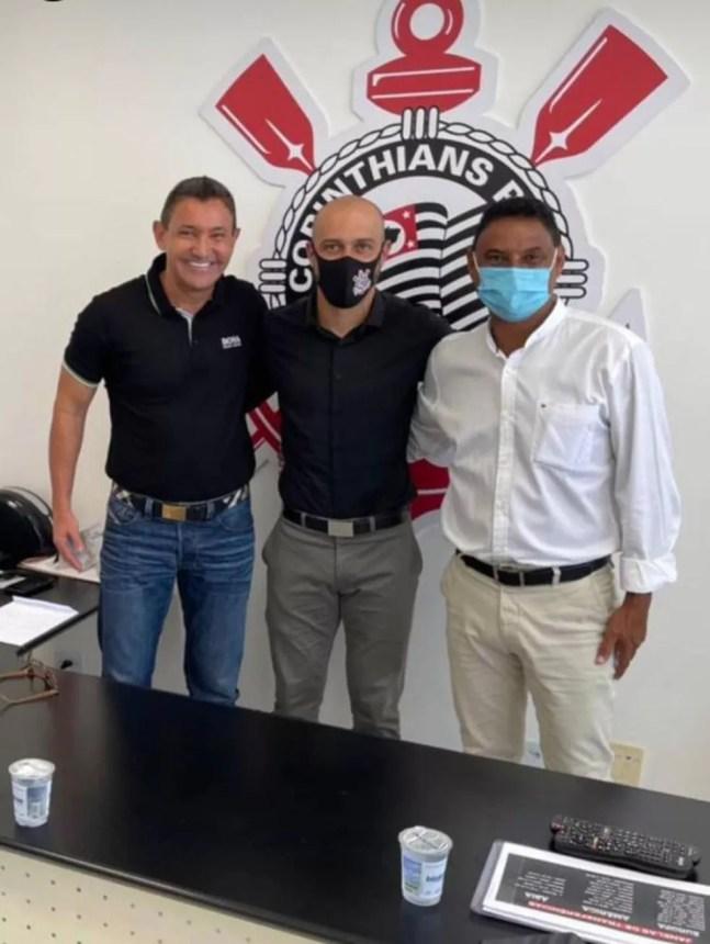 Empresários de Walter com Alessandro no Corinthians — Foto: Reprodução