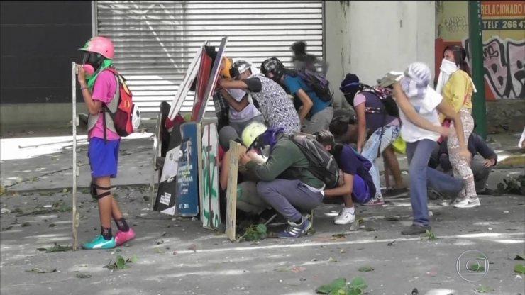 Greve de 48 horas na Venezuela já tem duas mortes e 50 prisões