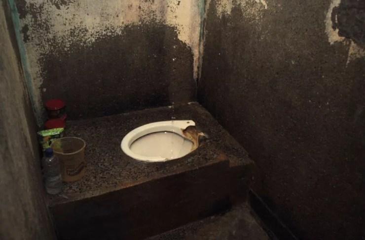 Vaso sanitário de detentos do Complexo Penitenciário da Papuda, em Brasília (Foto: Ministério Público/Divulgação)