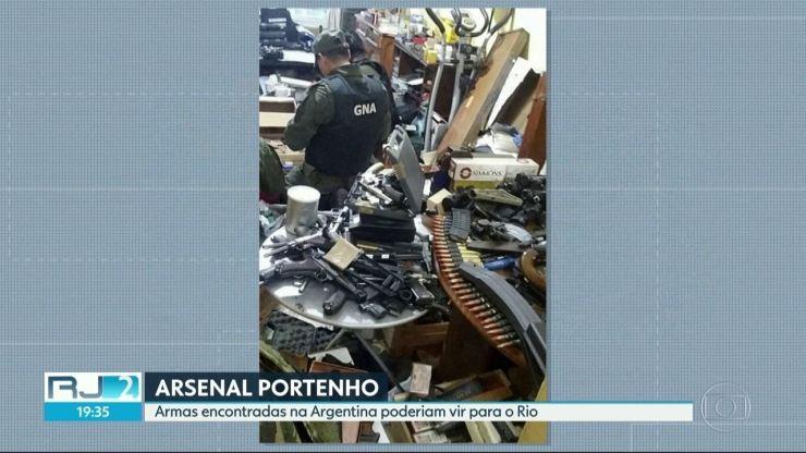 Arsenal encontrado na Argentina seria trazido para o Rio, suspeita polícia