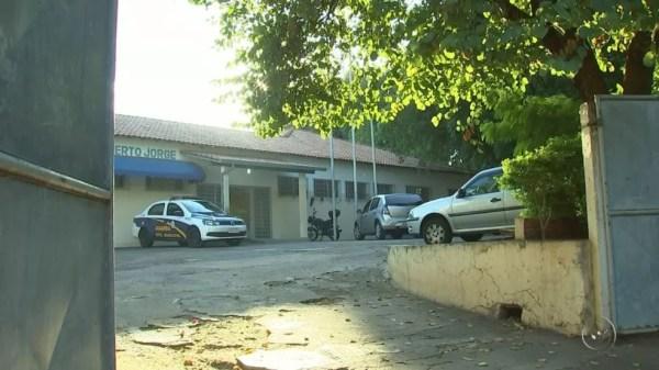 Escola Municipal Roberto Jorge, de Sâo José do Rio Preto (SP) foi alvo de furto (Foto: Reprodução/TV TEM)