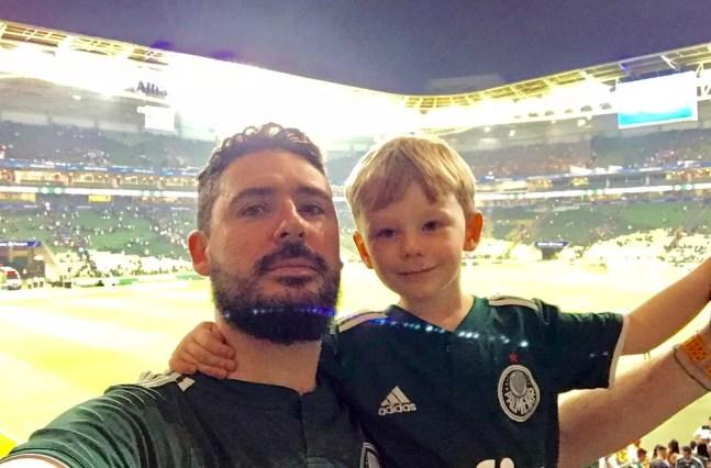 Luiz Henrique, de cinco anos, é o novo companheiro do pai nos jogos do Palmeiras no Allianz Parque — Foto: Arquivo Pessoal