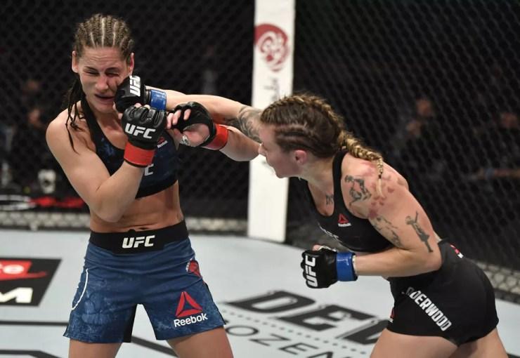Jessica Eye foi superada por Joanne Calderwood no UFC 257 em janeiro — Foto: Getty Images