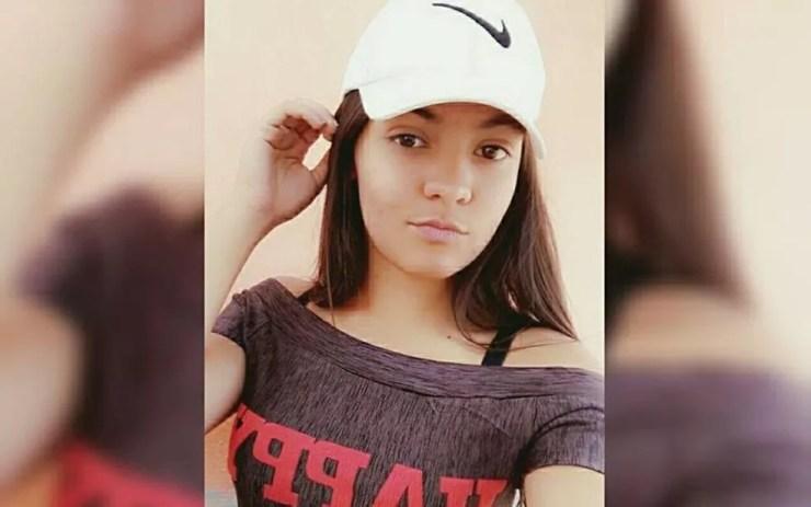 Raphaella Noviski, de 16 anos, foi morta a tiros no Colégio Estadual 13 de Maio, em Alexânia, Goiás (Foto: Reprodução/Facebook)