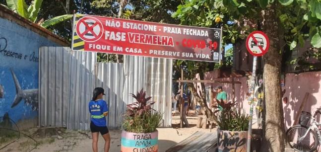 Prefeitura instala tapumes no acesso às praias — Foto: Divulgação