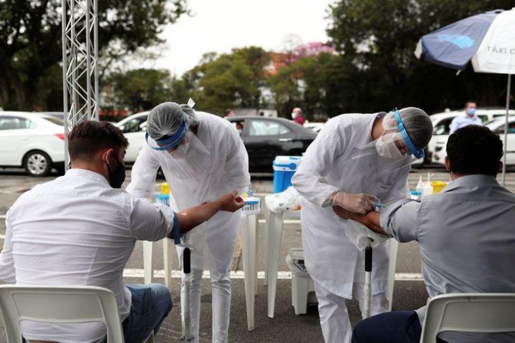 .Taxistas fazem teste para coronavírus em São Paulo 26/06/2020 REUTERS/Amanda Perobelli
