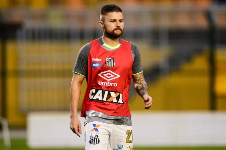 Sasha, que pode ganhar vaga no time contra o Botafogo, não marca há três meses no Santos — Foto: Renato Pizzutto/BP Filmes