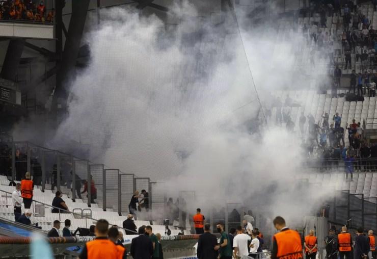 Distúrbios entre a polícia e torcedores do Galatasaray no Vélodrome — Foto: REUTERS/Eric Gaillard