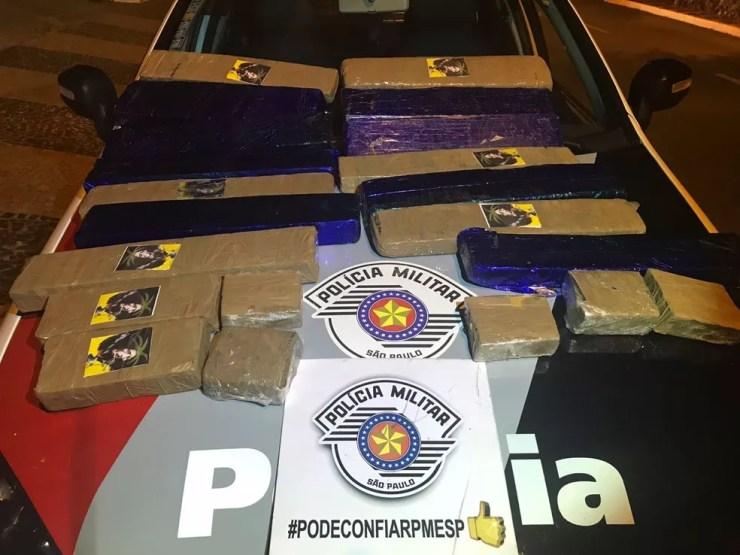 Quatro suspeitos foram presos com a droga em Jales (Foto: Divulgação/Polícia)