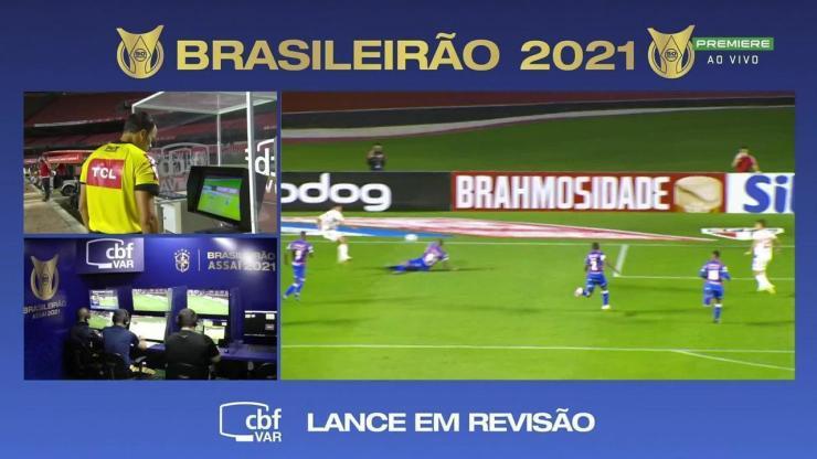 Aos 51 do 2º tempo - após análise no VAR, o árbitro anula pênalti para o São Paulo