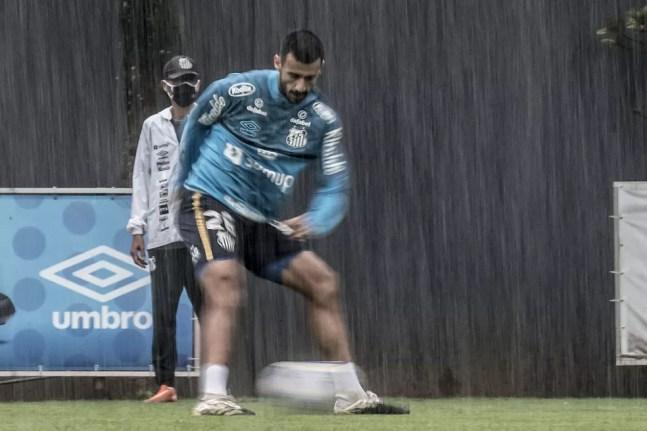 Camacho durante treino do Santos no CT Rei Pelé — Foto: Ivan Storti/Santos FC