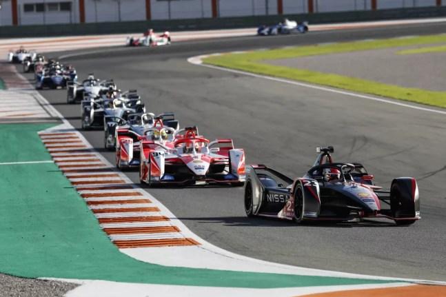 Carros da Fórmula E durante a pré-temporada de Valência — Foto: Getty Images
