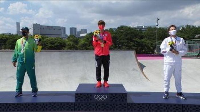 Kelvin Hoefler sobe no primeiro pódio da história do skate nos Jogos Olímpicos