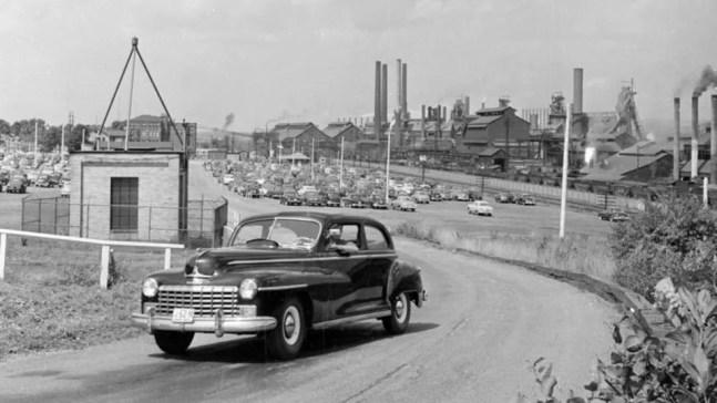 Youngstown nos anos 1950: região do cinturão da ferrugem vive lenta decadência há décadas — Foto: Getty Images