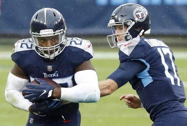 Derrick Henry pode voltar a jogar para os playoffs — Foto: Frederick Breedon/Getty Images