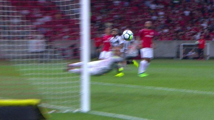 Gol do Santos! Gabriel recebe, ajeita e bate com muita categoria aos 5 do 2º tempo