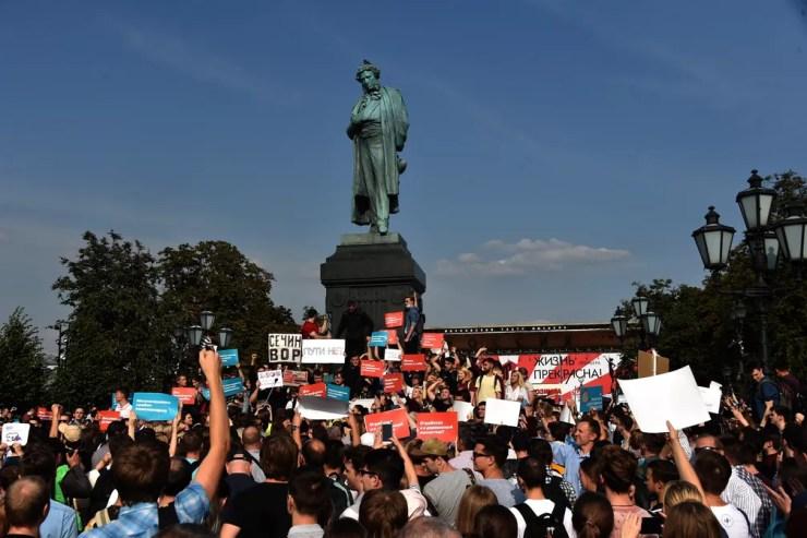 Protesto contra reforma da previdência na Rússia — Foto: Vasily MAXIMOV / AFP