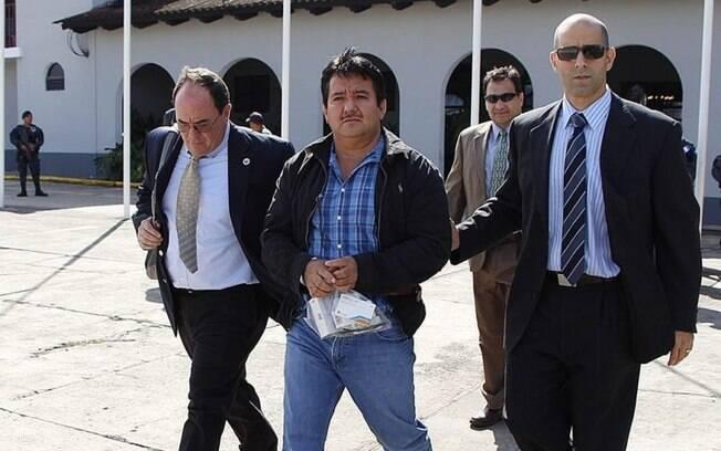 Juan Alberto Ortiz López, conhecido por seu pseudônimo “Chamalé”, a caminho de ser extraditado para os Estados Unidos.