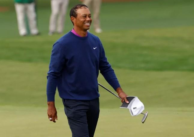 Tiger Woods precisou passar por cirurgia para a colocação de haste e pinos na tíbia e de limpeza e reconstrução cirúrgica dos tecidos, já que a fratura foi exposta — Foto: Reuters