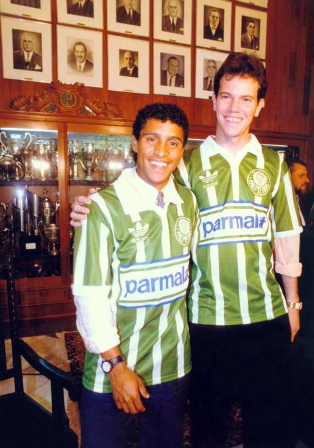 Roberto Carlos e Antônio Carlos apresentados no Palmeiras em 1992, após o Paulista — Foto: Edu Garcia/Estadão Conteúdo