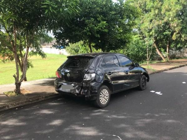 Carro da vítima foi encontrado no bairro João Paulo II, em São José do Rio Preto, na tarde desta quinta-feira (1) (Foto: Gridânia Brait/TV TEM)
